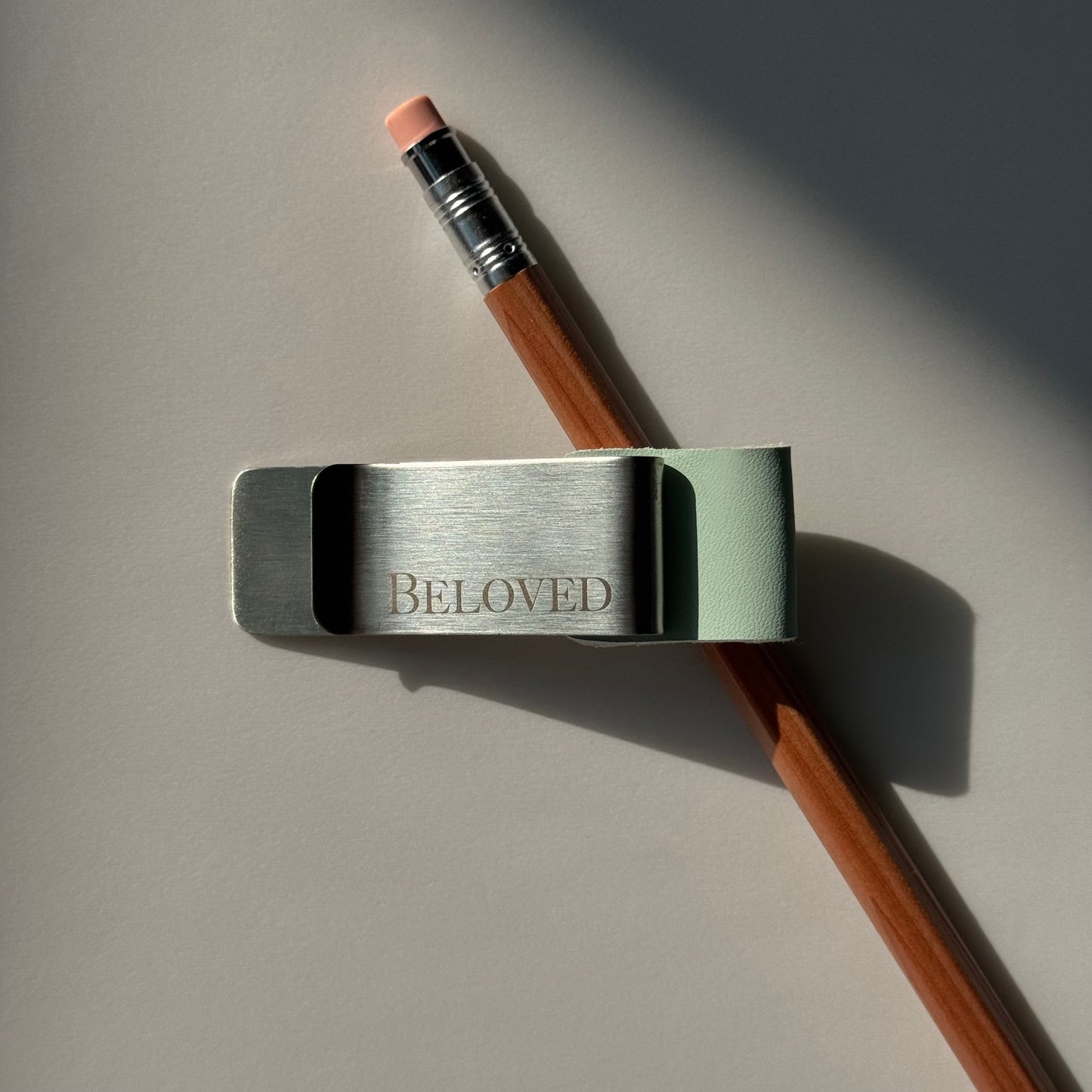 【Stainless steel bookmark with pen hold | 不銹鋼金屬夾】Beloved