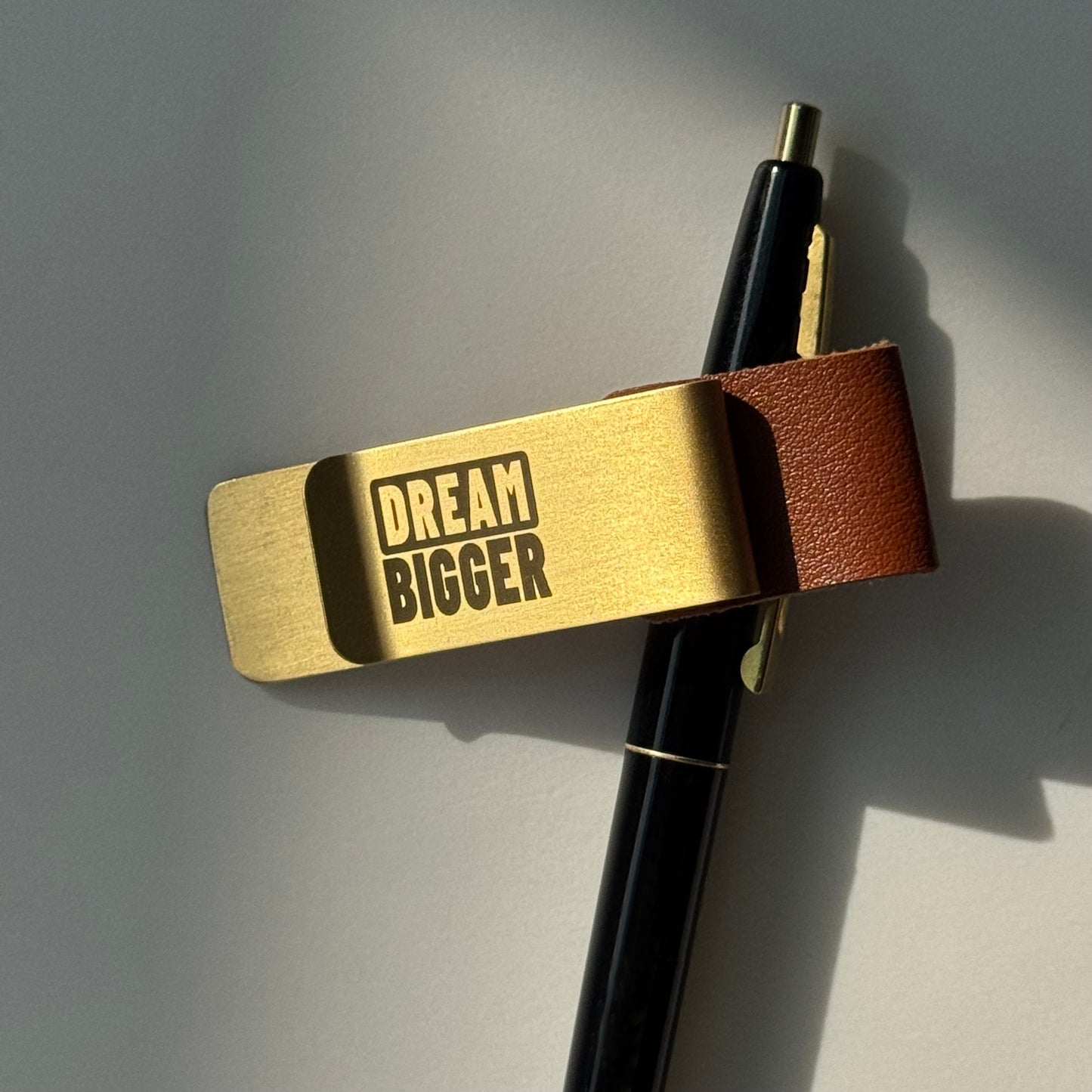 【Brass bookmark with pen hold | 黃銅金屬夾】Dream bigger