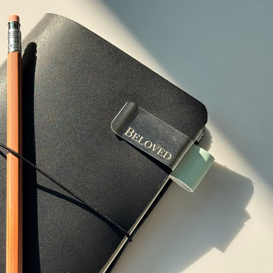 【Stainless steel bookmark with pen hold | 不銹鋼金屬夾】Beloved