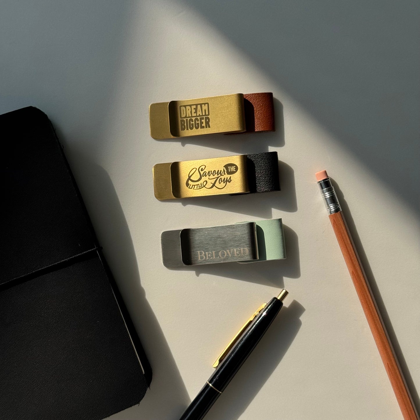【Brass bookmark with pen hold | 黃銅金屬夾】Dream bigger